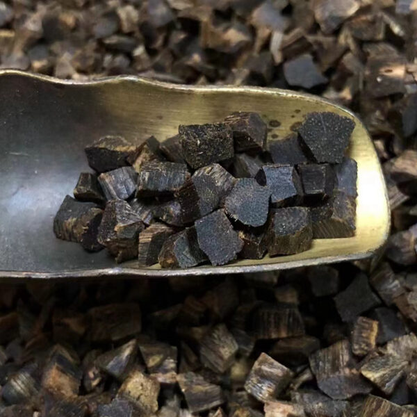 Agarwood sinking water Qi Nan smoked spices small black oil old material to purify the air, soothe the spirit and help sleep - Image 2