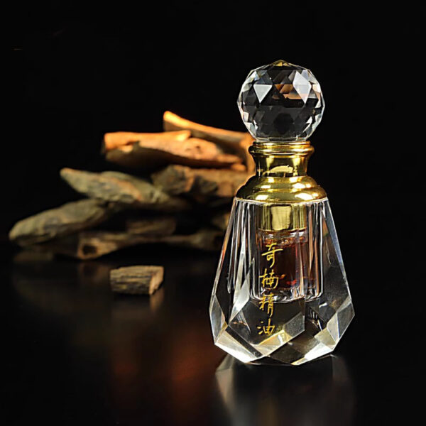 2 g/bottle of Agarwood Qinan essential oil