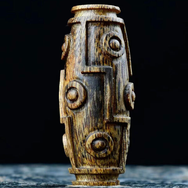 Agarwood old material green Qinan nine eyes day beads