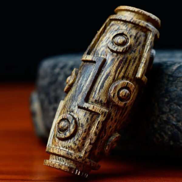 Agarwood old material green Qinan nine eyes day beads - Image 3