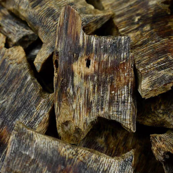 White chess nan agarwood raw materials - Image 4