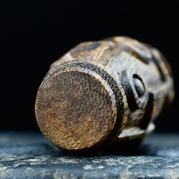 Agarwood old material green Qinan nine eyes day beads - Image 4